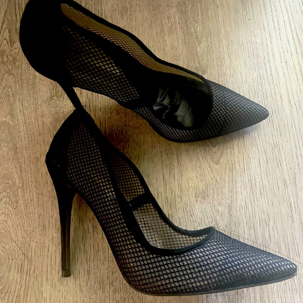 Steve Madden black lace pumps